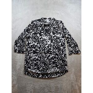 Chicos Top Shirt Blouse Size 2 Womens Black White Animal Print *Read